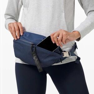 Lululemon Ahletica Slate Blue Unisex All hours Belt Bag Sz Small